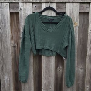 Cropped green long sleeve top